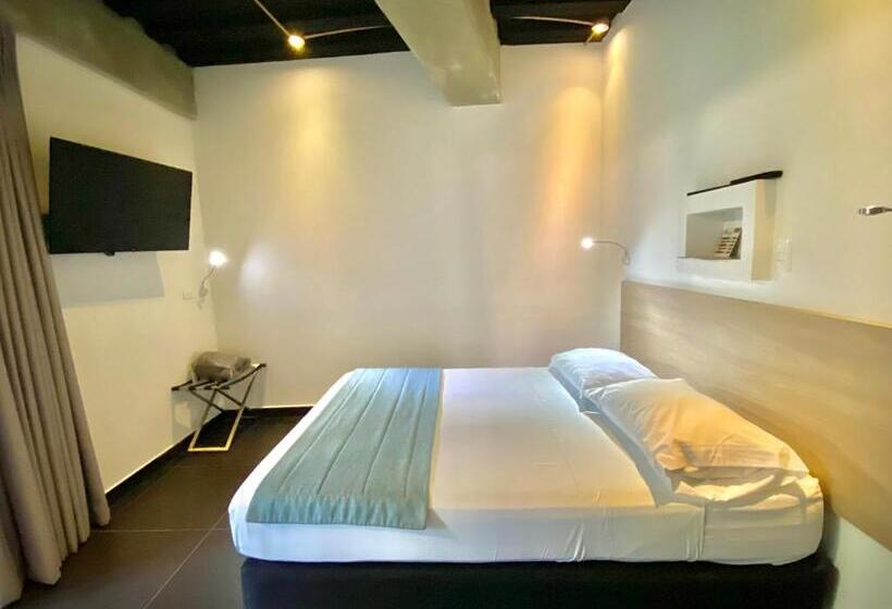 اتاق سوپریور, Carriqui Underground