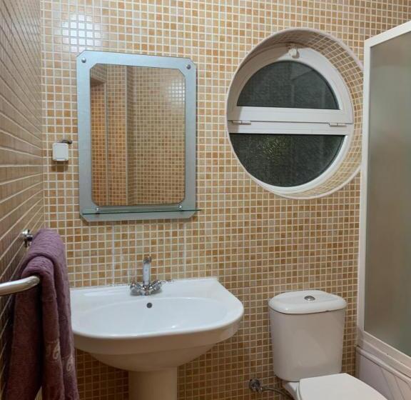 اتاق خانوادگی, Guest House Nuhii