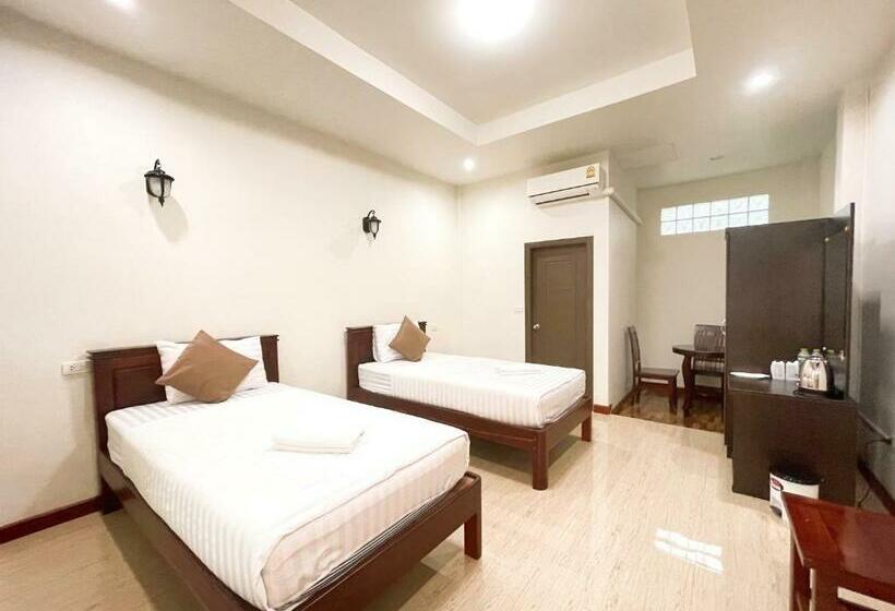 غرفة قياسية, จันทร์วารีรีสอร์ท