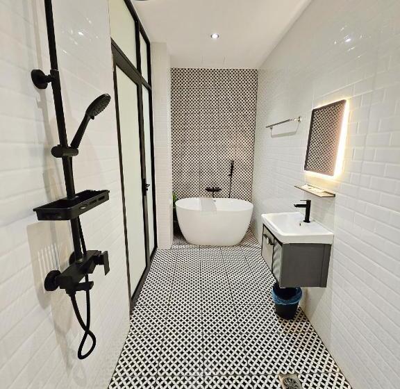 חדר סטנדרט עם מיטת קינג, Georgetown Inn By Sky Hive