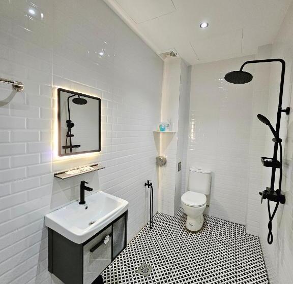 חדר סטנדרט עם מיטת קינג, Georgetown Inn By Sky Hive