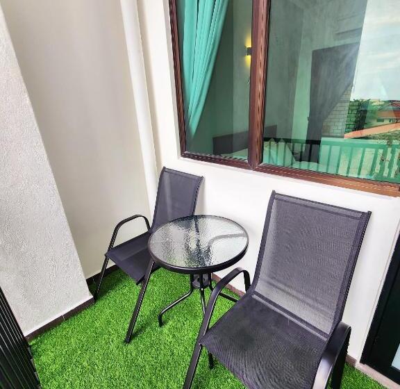 חדר דלוקס עם מרפסת, Georgetown Inn By Sky Hive