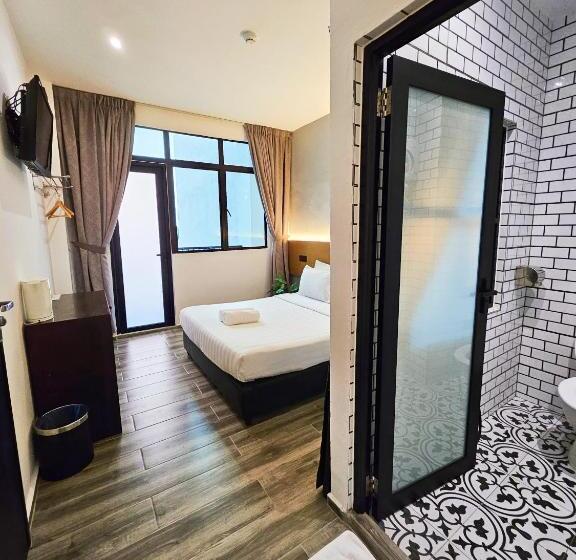 חדר דלוקס עם מרפסת, Georgetown Inn By Sky Hive