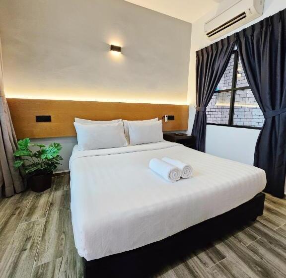 חדר דלוקס עם מרפסת, Georgetown Inn By Sky Hive