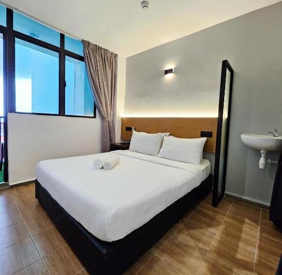 חדר דלוקס עם מרפסת, Georgetown Inn By Sky Hive