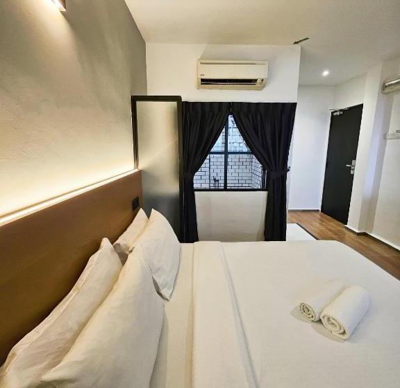 חדר דלוקס עם מרפסת, Georgetown Inn By Sky Hive