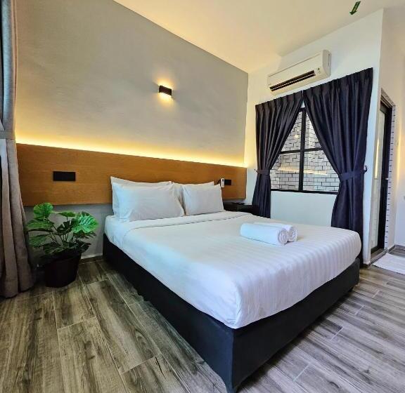 חדר דלוקס עם מרפסת, Georgetown Inn By Sky Hive