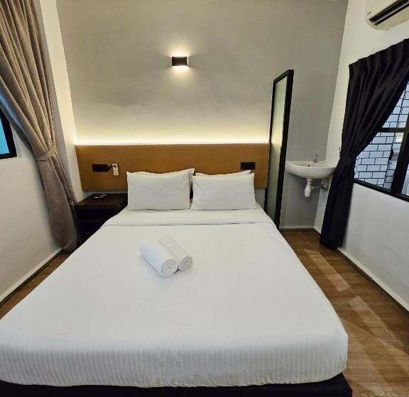 חדר דלוקס עם מרפסת, Georgetown Inn By Sky Hive