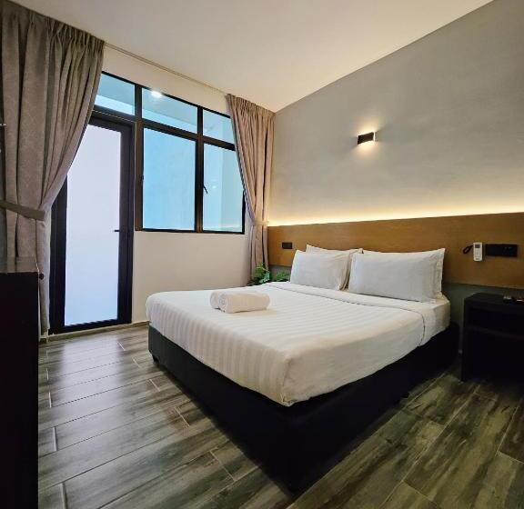 חדר דלוקס עם מרפסת, Georgetown Inn By Sky Hive