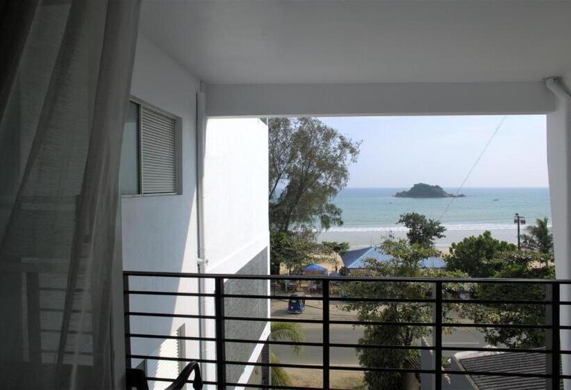 Superior Triple Room Sea View, Twenty  Two Dazzle Bay