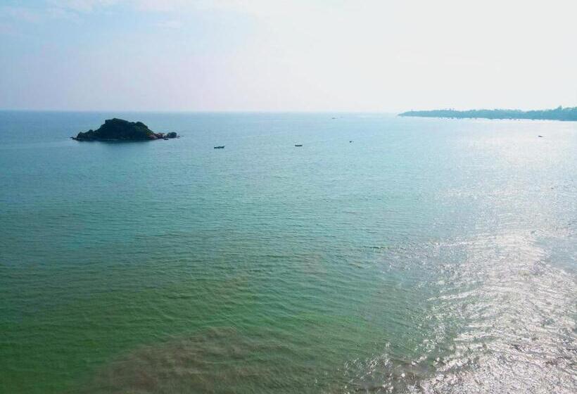 Superior Triple Room Sea View, Twenty  Two Dazzle Bay