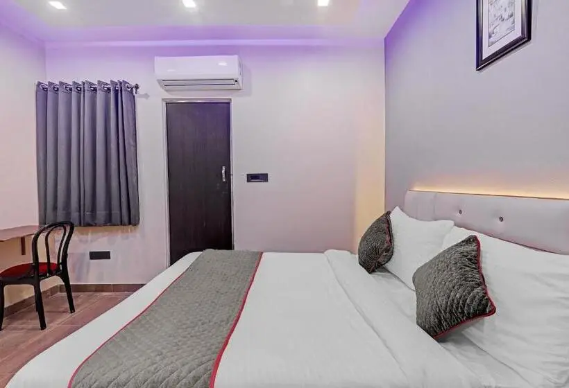 Classic Kolmen Hengen Huone, Super Townhouse Riddhi Regency Near Indira Nagar Metro Station