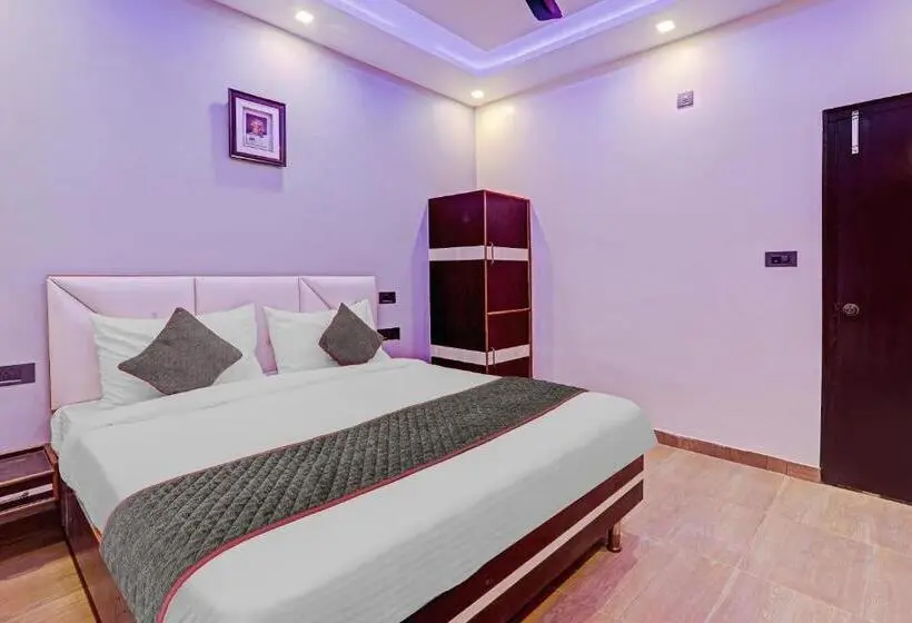 Classic Kolmen Hengen Huone, Super Townhouse Riddhi Regency Near Indira Nagar Metro Station