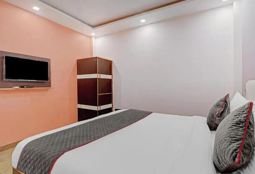 Classic Kolmen Hengen Huone, Super Townhouse Riddhi Regency Near Indira Nagar Metro Station
