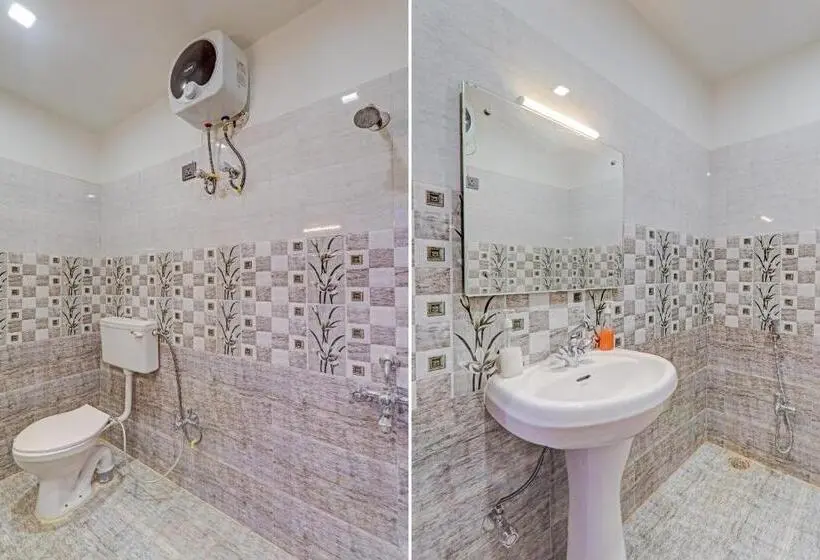 Classic Kolmen Hengen Huone, Super Townhouse Riddhi Regency Near Indira Nagar Metro Station