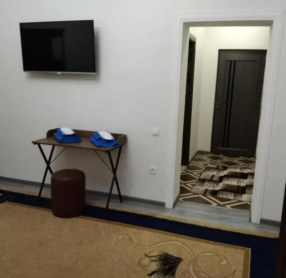 سوییت خانوادگی, Chinara Guest House Airport
