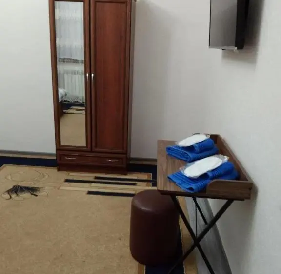سوییت خانوادگی, Chinara Guest House Airport
