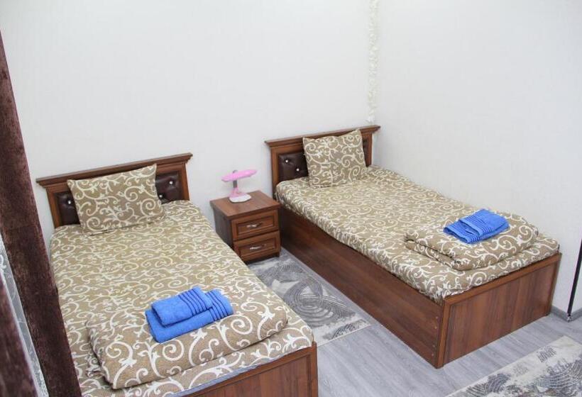 标准三人间, Chinara Guest House Airport