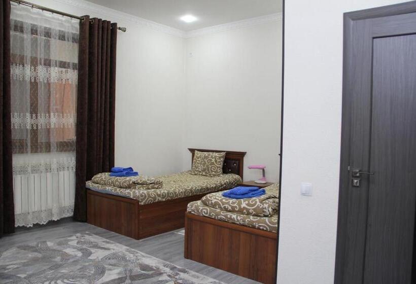 标准三人间, Chinara Guest House Airport