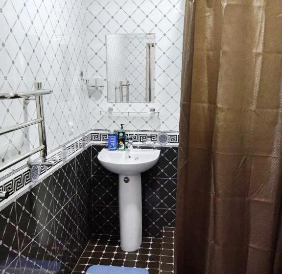 带大床的套房, Chinara Guest House Airport