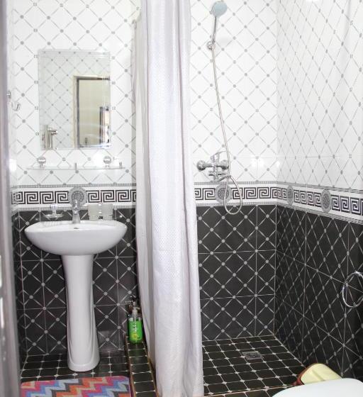 带大床的套房, Chinara Guest House Airport