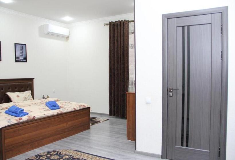 带大床的套房, Chinara Guest House Airport