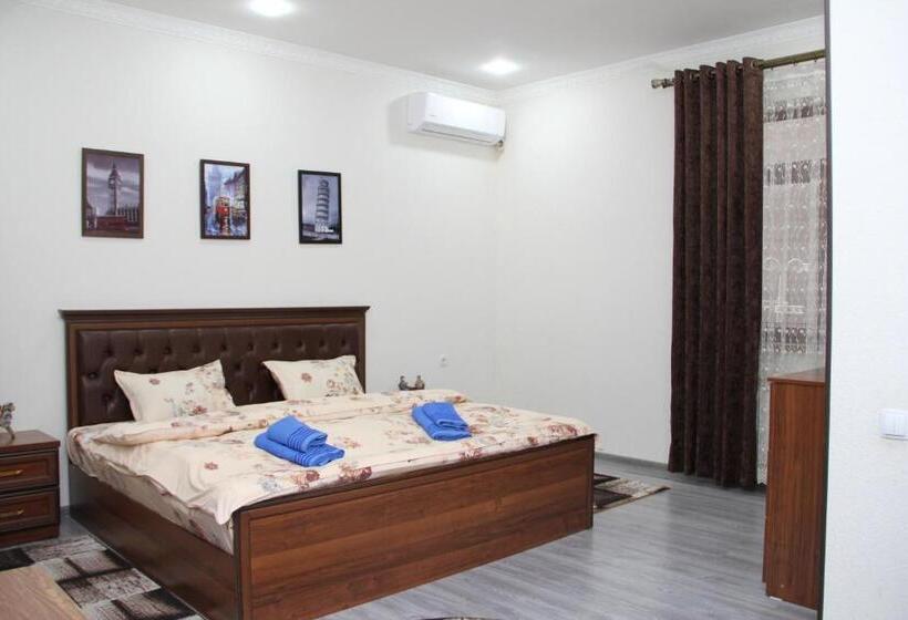 带大床的套房, Chinara Guest House Airport