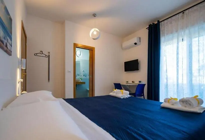 اتاق استاندارد سه تخته با بالکن, Sunsea Bed And Breakfast