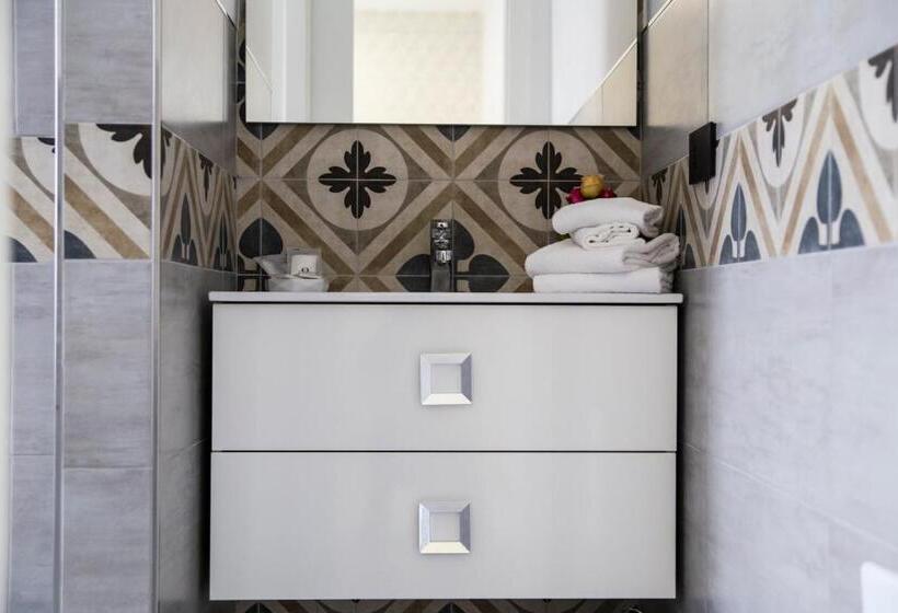 디럭스 룸 킹사이즈 침대, Maison De Julia Pompei