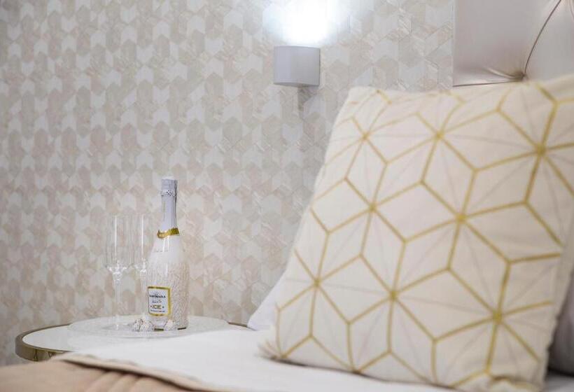 디럭스 룸 킹사이즈 침대, Maison De Julia Pompei