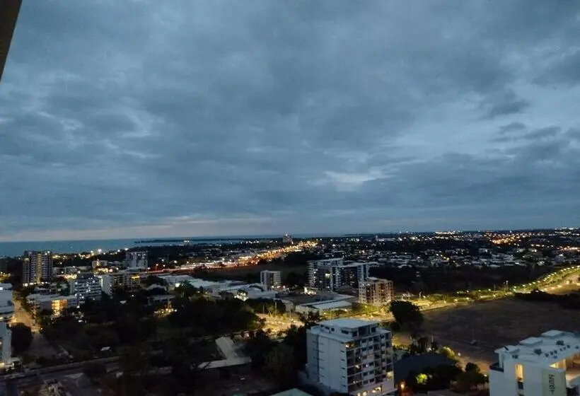 اتاق لوکس با بالکن و چشم‌انداز دریا, Darwin Harbour Suite
