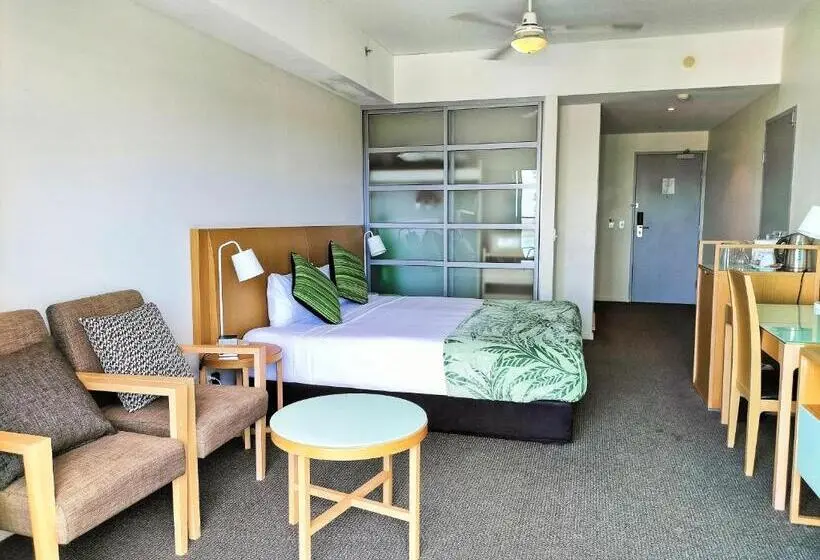 اتاق لوکس با بالکن و چشم‌انداز دریا, Darwin Harbour Suite