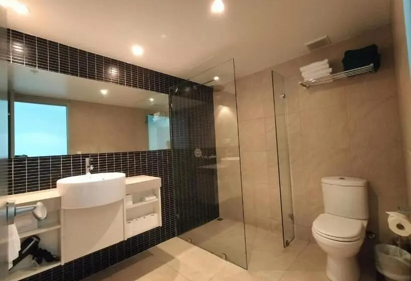 اتاق لوکس با بالکن و چشم‌انداز دریا, Darwin Harbour Suite