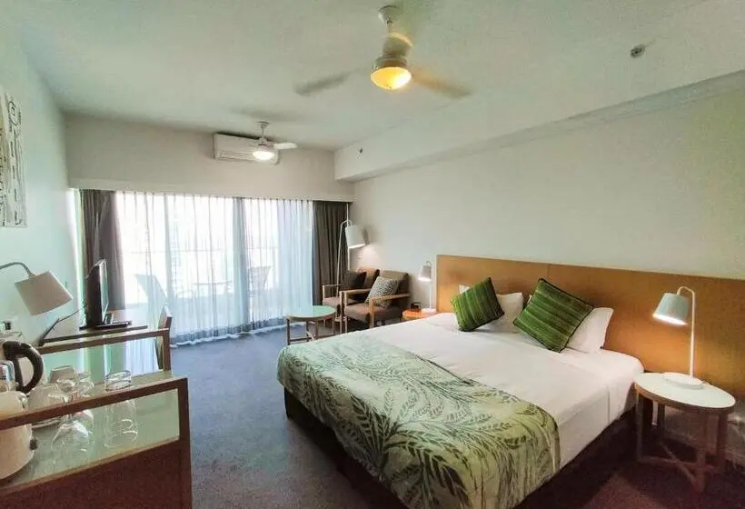 اتاق لوکس با بالکن و چشم‌انداز دریا, Darwin Harbour Suite