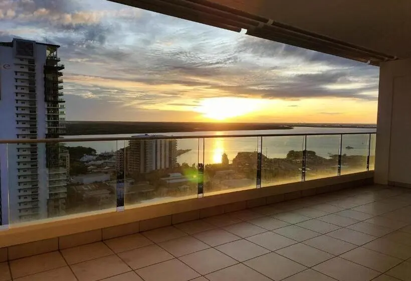 اتاق لوکس با بالکن و چشم‌انداز دریا, Darwin Harbour Suite