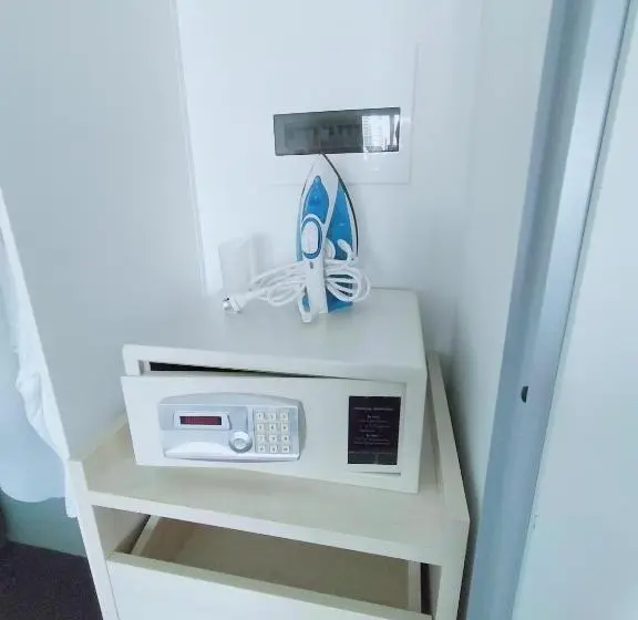 اتاق لوکس با بالکن و چشم‌انداز دریا, Darwin Harbour Suite