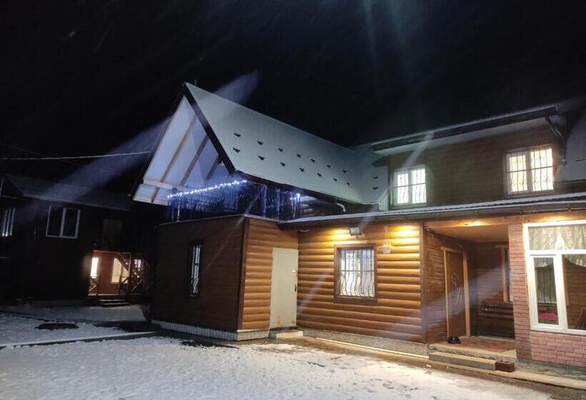 Standard Triple Room with Terrace, карпати котедж анастасія