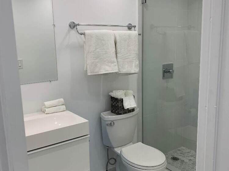 استودیوی استاندارد, Seastays Apartments
