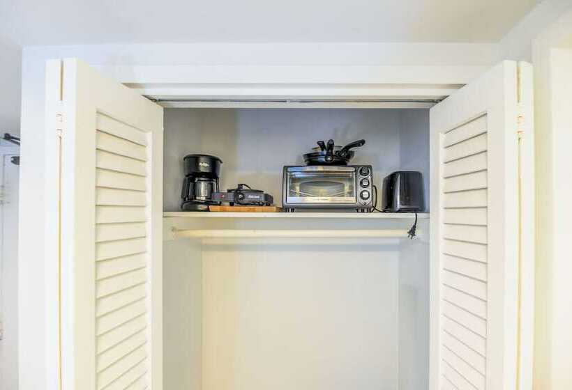 استودیوی استاندارد, Seastays Apartments