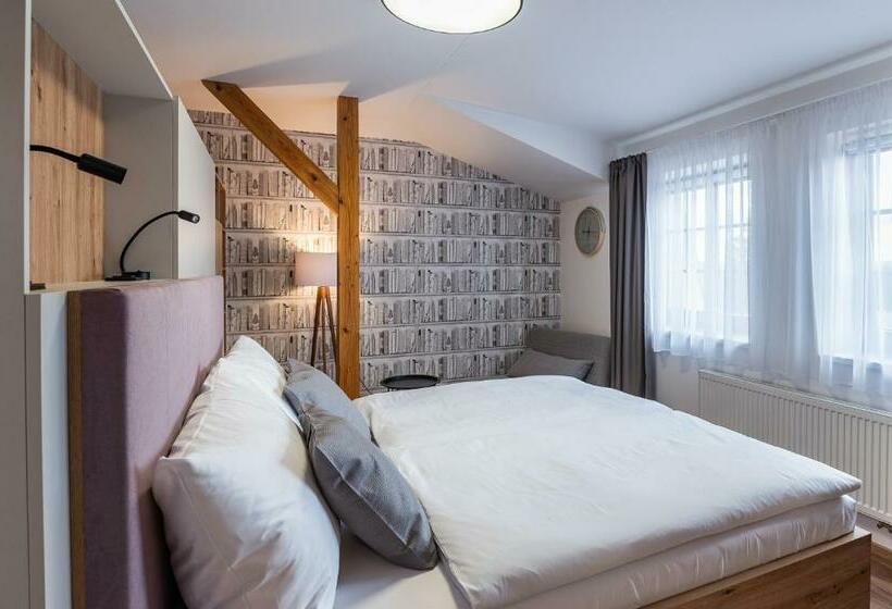 סטודיו סטנדרט, מיטה זוגית, Restovna