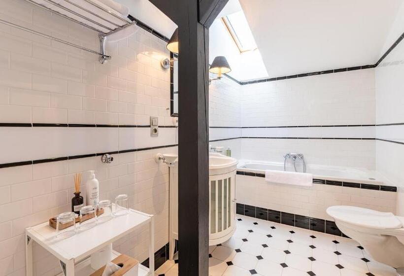 סוויטה עם טרסה, Restovna