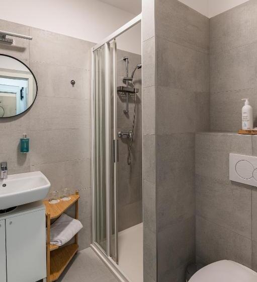 חדר סטנדרט, Restovna