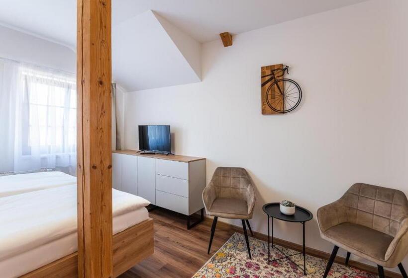 חדר סטנדרט עם מיטת קינג, Restovna