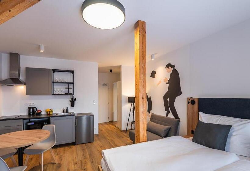 סטודיו סטנדרט, מיטה זוגית, Restovna