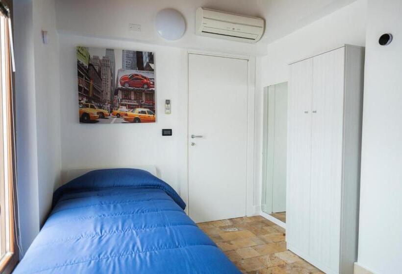 اتاق لوکس چهار تخته, B&b Palazzo Storico Di Nicola