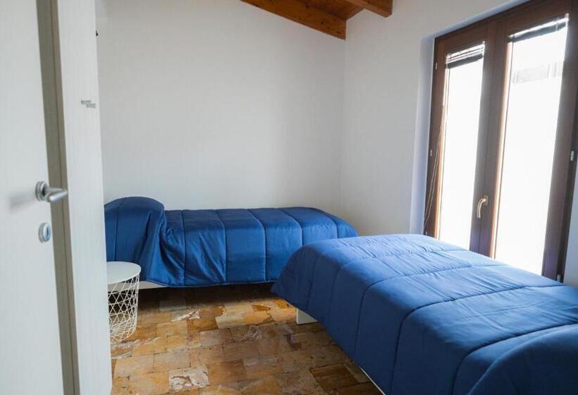 اتاق لوکس چهار تخته, B&b Palazzo Storico Di Nicola