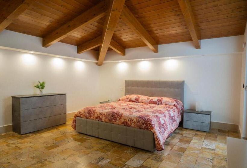 اتاق لوکس با تخت بزرگ, B&b Palazzo Storico Di Nicola