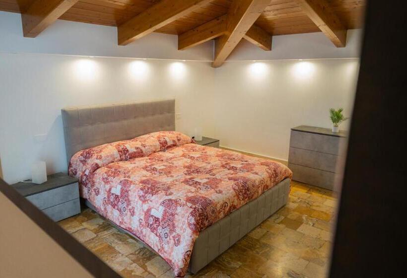 اتاق لوکس با تخت بزرگ, B&b Palazzo Storico Di Nicola