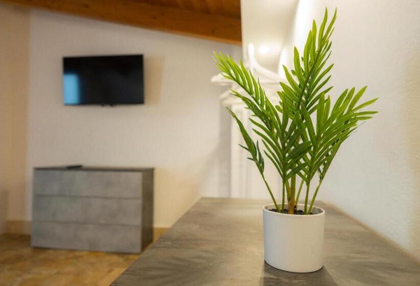 اتاق لوکس با تخت بزرگ, B&b Palazzo Storico Di Nicola