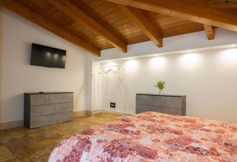 اتاق لوکس با تخت بزرگ, B&b Palazzo Storico Di Nicola